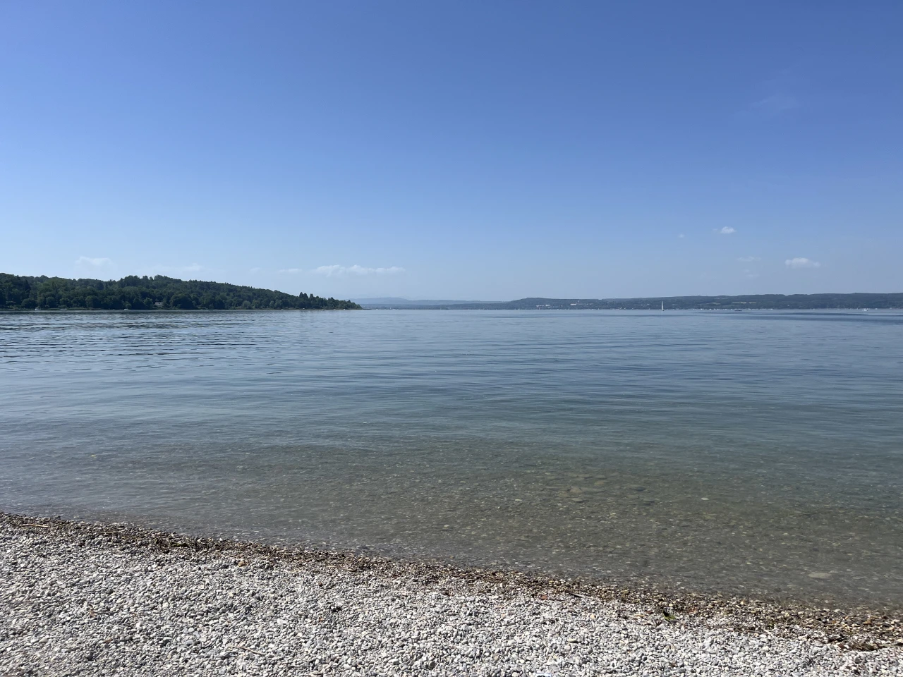 Aufnahme des Ammersees bei schönem Wetter